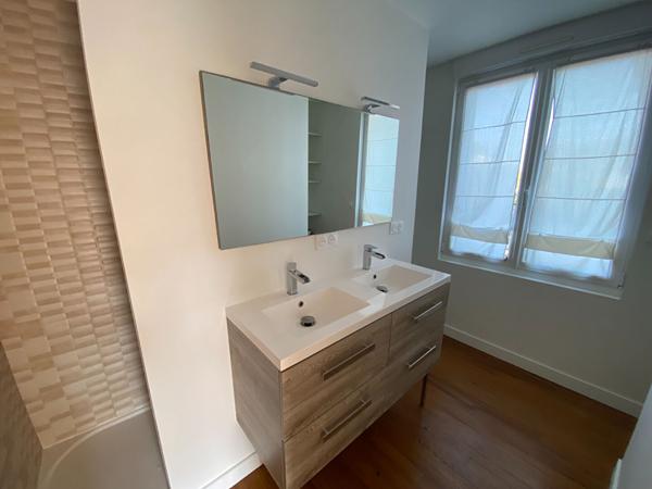 PROCHE GARE - BELLE MAISON DE 6 PIECES PRINCIPALES Laval