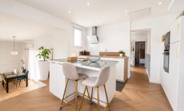PROCHE GARE - BELLE MAISON DE 6 PIECES PRINCIPALES Laval