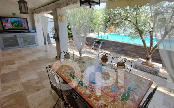 Maison à vendre    10 pièces •  L'Isle-sur-la-Sorgue