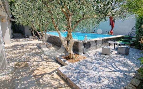 Maison à vendre    10 pièces •  L'Isle-sur-la-Sorgue