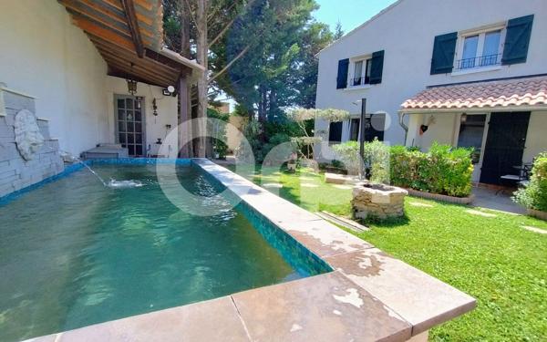 Maison à vendre    10 pièces •  L'Isle-sur-la-Sorgue