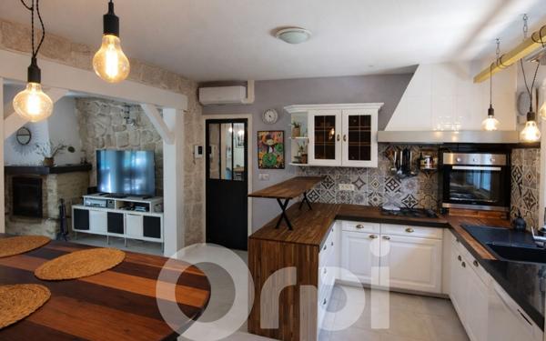 Maison à vendre    10 pièces •  L'Isle-sur-la-Sorgue