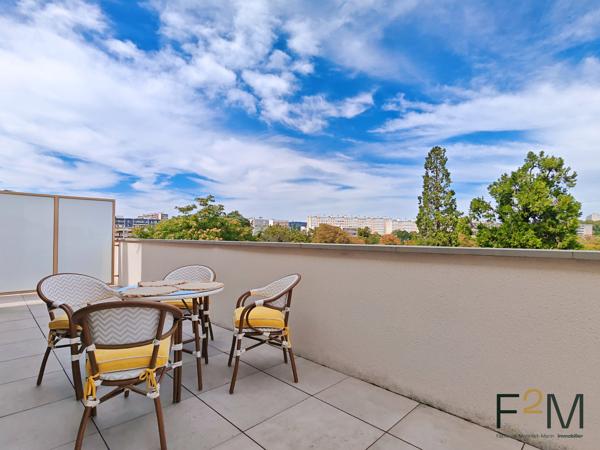 T3 MEUBLE AVEC BALCON, ROOFTOP PRIVATIF ET GARAGE A LOUER A CALUIRE