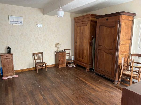Longère à rénover et dépendances
