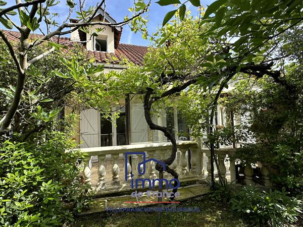 Plain-pied  156 m², 6 chambres a proximité immédiate à pied d'écoles, lycées et tous commerces