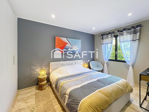 LÀ OÙ LA DOUCEUR DE VIVRE SANARYENNE RENCONTRE L’ÉLÉGANCE CONTEMPORAINE.