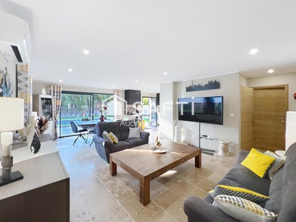 LÀ OÙ LA DOUCEUR DE VIVRE SANARYENNE RENCONTRE L’ÉLÉGANCE CONTEMPORAINE.