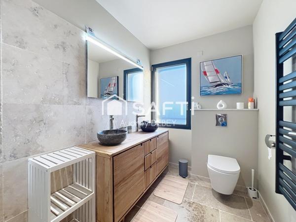 LÀ OÙ LA DOUCEUR DE VIVRE SANARYENNE RENCONTRE L’ÉLÉGANCE CONTEMPORAINE.