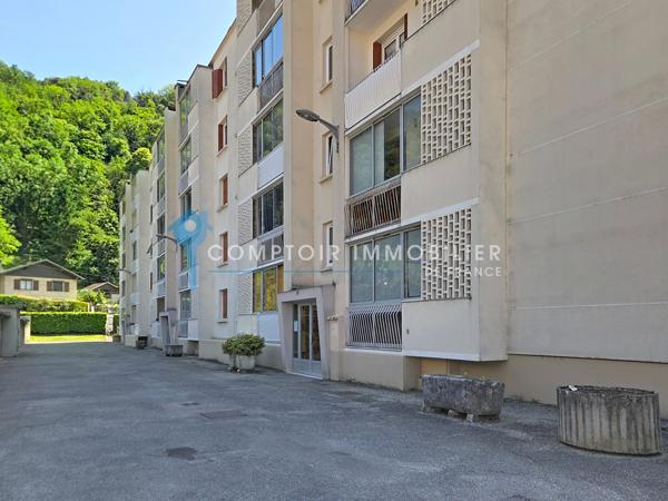 Appartement
                                                                                                                                                                                                                                                                                                                        3 pièce(s)                                                                                                                                                                                                          2 chambre(s)                                                                                                                                                                                                          71  m²