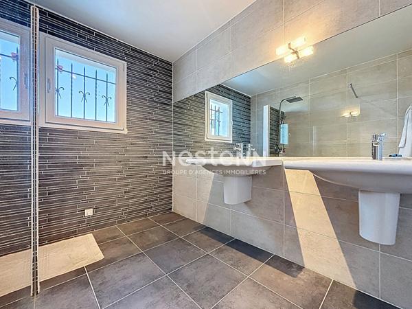 Super Cannes - Maison 219 m² - 5 Chambres - Terrain 2820 m² - Piscine - Garage - Calme