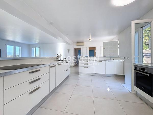 Super Cannes - Maison 219 m² - 5 Chambres - Terrain 2820 m² - Piscine - Garage - Calme