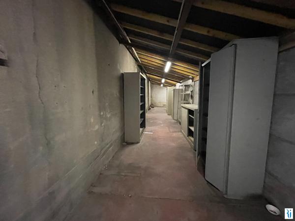 Local commercial Rouen avec Conduit d'extraction3 pièce(s) 132.5 m2