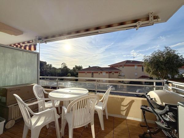 APPARTEMENT 2/3 PIECES AVEC TERRASSE ET PARKING