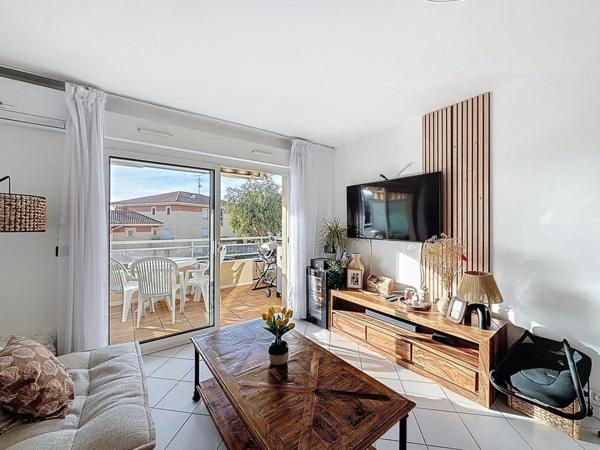 APPARTEMENT 2/3 PIECES AVEC TERRASSE ET PARKING