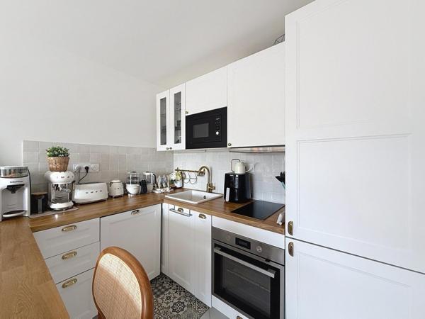 APPARTEMENT 2/3 PIECES AVEC TERRASSE ET PARKING