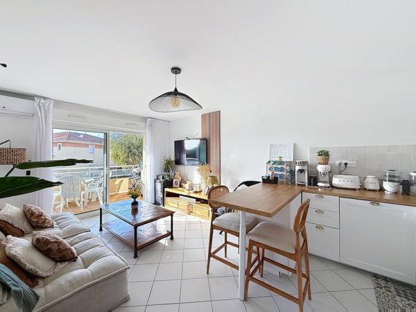 APPARTEMENT 2/3 PIECES AVEC TERRASSE ET PARKING