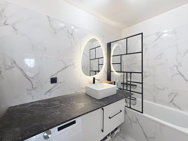 APPARTEMENT 2/3 PIECES AVEC TERRASSE ET PARKING