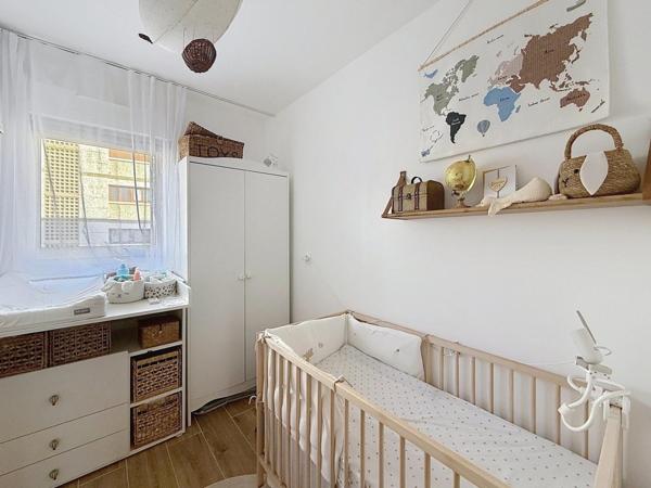 APPARTEMENT 2/3 PIECES AVEC TERRASSE ET PARKING