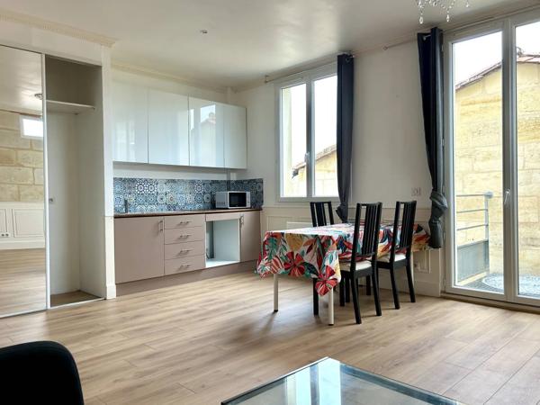 A LOUER APPARTEMENT T3 MEUBLÉ 52M2 AU DEUXIEME ETAGE AVEC GRAND EXTERIEUR à BORDEAUX Quartier Ornano/Tondu proche Tram A