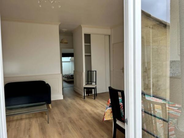 A LOUER APPARTEMENT T3 MEUBLÉ 52M2 AU DEUXIEME ETAGE AVEC GRAND EXTERIEUR à BORDEAUX Quartier Ornano/Tondu proche Tram A
