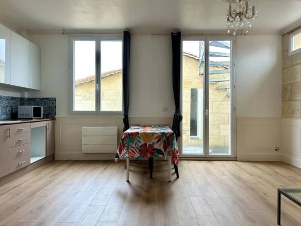 A LOUER APPARTEMENT T3 MEUBLÉ 52M2 AU DEUXIEME ETAGE AVEC GRAND EXTERIEUR à BORDEAUX Quartier Ornano/Tondu proche Tram A