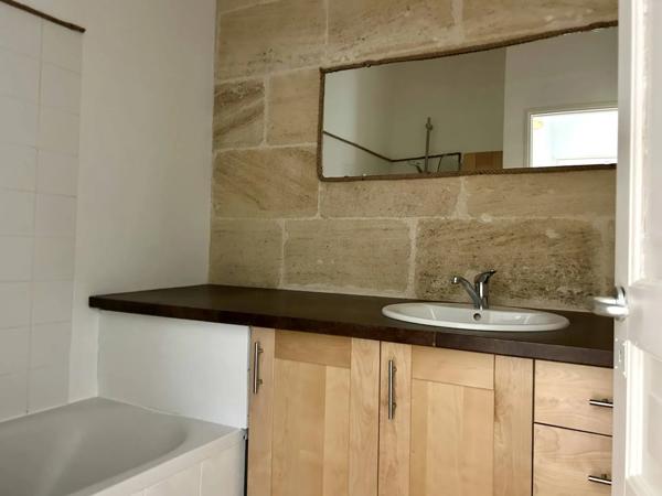 A LOUER APPARTEMENT T3 MEUBLÉ 52M2 AU DEUXIEME ETAGE AVEC GRAND EXTERIEUR à BORDEAUX Quartier Ornano/Tondu proche Tram A