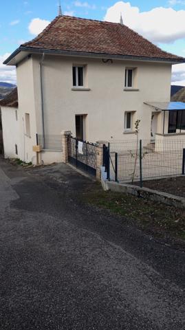 Yenne (73170) MAISON DE TYPE 3 SUR 457 M2 DE TERRAIN ENVIRON