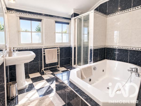 Maison à vendre 6 pièces 180 m² Aiffres