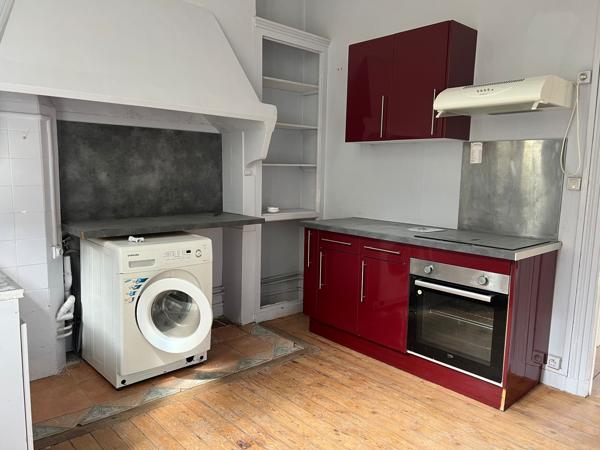 Bordeaux - Place Amédée Larrieu- Appartement de caractère de 78m² avec volumes généreux et vue dégagée avec fo