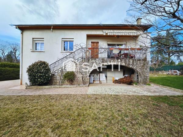 À Vendre : Charmante Maison Ancienne avec Grand Terrain – Quartier Recherché!!