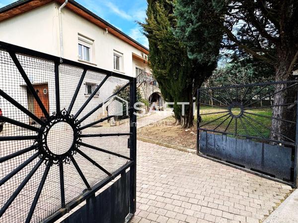 À Vendre : Charmante Maison Ancienne avec Grand Terrain – Quartier Recherché!!