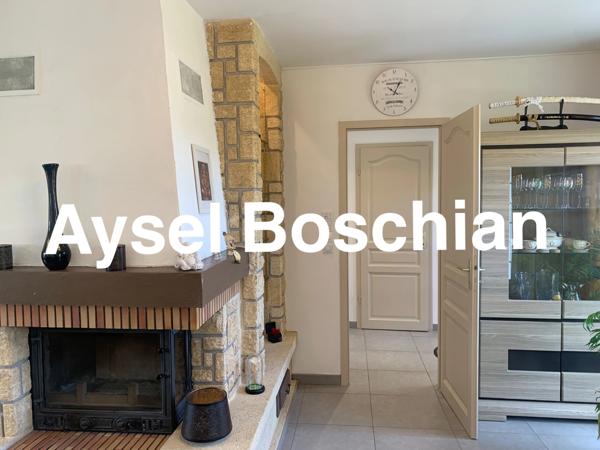 MAISON INDIVIDUELLE- PLAIN- PIED- 128M2 -4 CHAMBRES - 3 GARAGES - PARKING- TERRAIN - SOUS-SOL COMPLET -LEXY