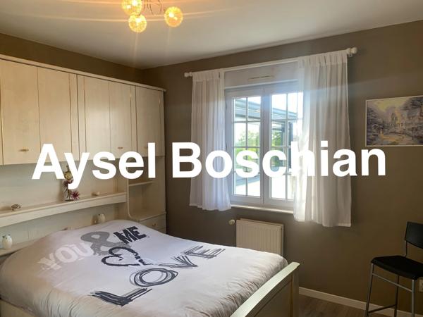 MAISON INDIVIDUELLE- PLAIN- PIED- 128M2 -4 CHAMBRES - 3 GARAGES - PARKING- TERRAIN - SOUS-SOL COMPLET -LEXY