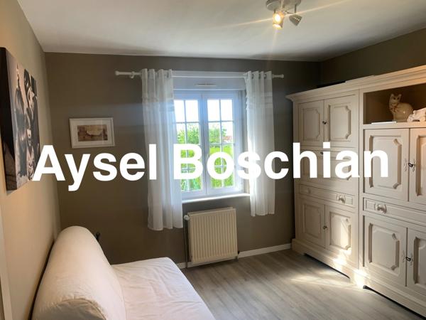 MAISON INDIVIDUELLE- PLAIN- PIED- 128M2 -4 CHAMBRES - 3 GARAGES - PARKING- TERRAIN - SOUS-SOL COMPLET -LEXY
