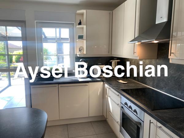 MAISON INDIVIDUELLE- PLAIN- PIED- 128M2 -4 CHAMBRES - 3 GARAGES - PARKING- TERRAIN - SOUS-SOL COMPLET -LEXY