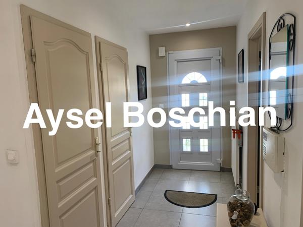 MAISON INDIVIDUELLE- PLAIN- PIED- 128M2 -4 CHAMBRES - 3 GARAGES - PARKING- TERRAIN - SOUS-SOL COMPLET -LEXY
