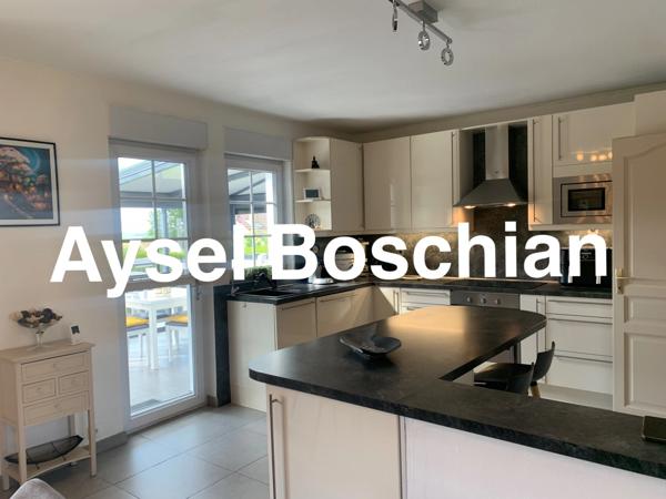 MAISON INDIVIDUELLE- PLAIN- PIED- 128M2 -4 CHAMBRES - 3 GARAGES - PARKING- TERRAIN - SOUS-SOL COMPLET -LEXY
