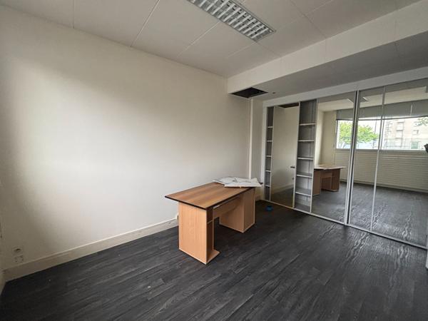 Local commercial Tours 90 m2