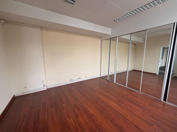 Local commercial Tours 90 m2