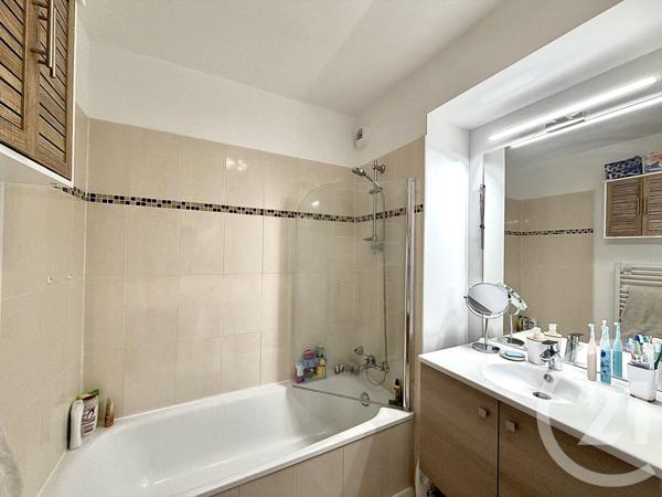 Appartement T3 à vendre  3 pièces - 65 m2 CHATEAUNEUF GRASSE - 06