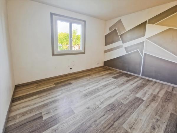 Maison à vendre 5 pièces proche de SAINT JEAN D'ANGELY (17)- 108 m² habitables- jardin- garage- piscine