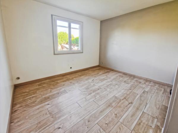 Maison à vendre 5 pièces proche de SAINT JEAN D'ANGELY (17)- 108 m² habitables- jardin- garage- piscine
