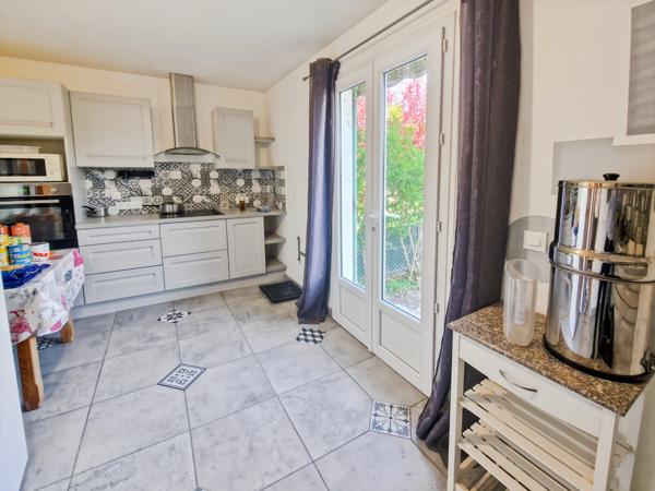 Maison à vendre 5 pièces proche de SAINT JEAN D'ANGELY (17)- 108 m² habitables- jardin- garage- piscine