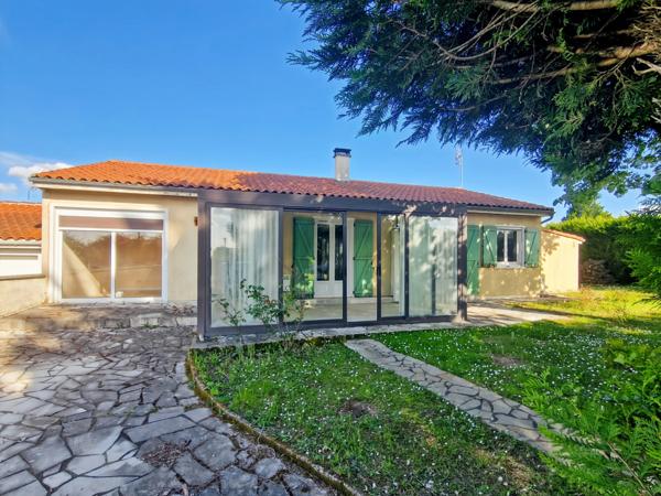 Maison à vendre 5 pièces proche de SAINT JEAN D'ANGELY (17)- 108 m² habitables- jardin- garage- piscine