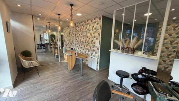 A vendre, fonds de commerce de COIFFURE situé à PONT-HEBERT, dans le bourg. 