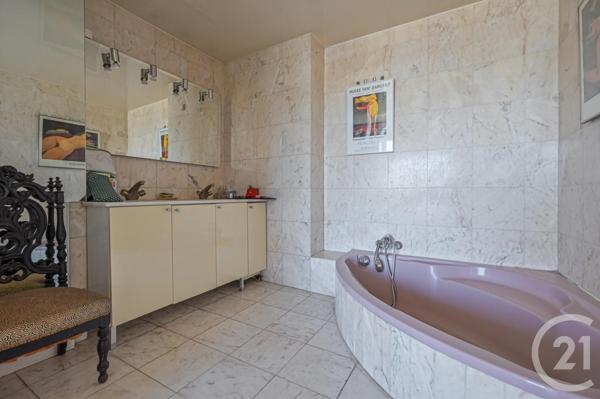 Appartement F5 à vendre  5 pièces - 134,09 m2 PARIS - 75016