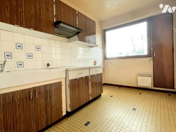 CHALONS EN CHAMPAGNE (51000) Appartement de type 4 - À RÉNOVER -