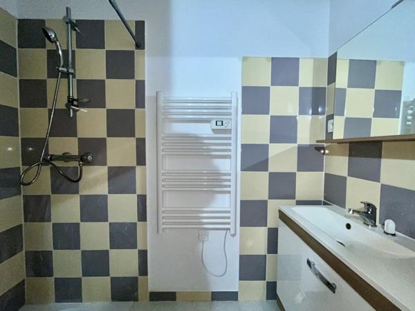 Maison à louer 980 € CC Cavignac 5 p 95 m² DPE C