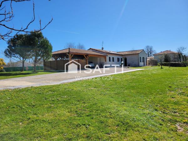 Maison récente tout confort avec piscine et carport