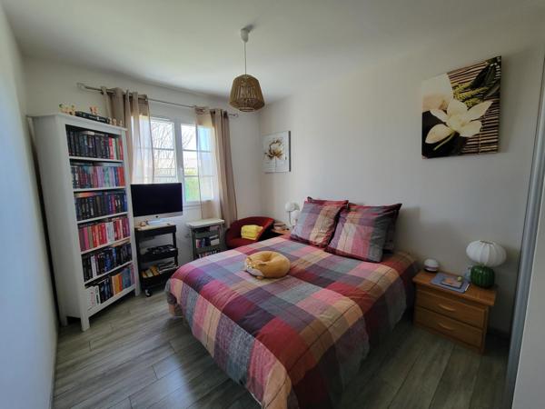 Maison récente tout confort avec piscine et carport